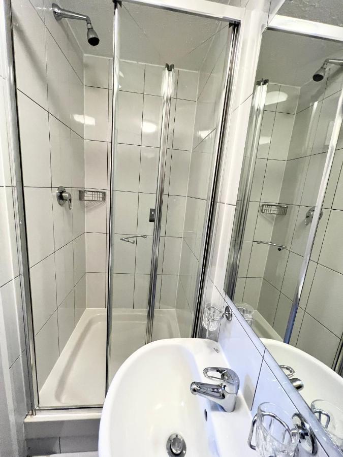 Отель Melbourne House