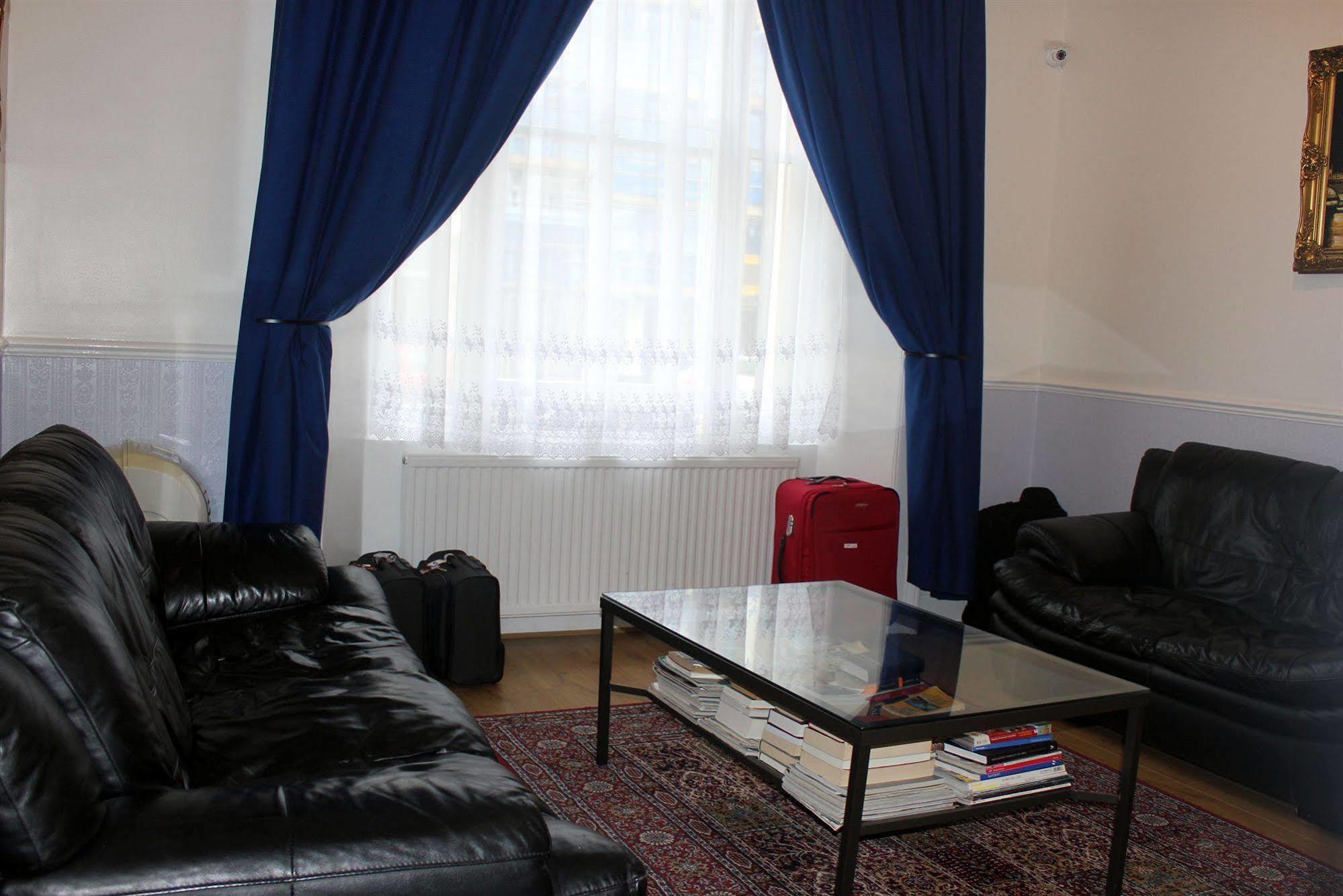 Melbourne House Отель 3*